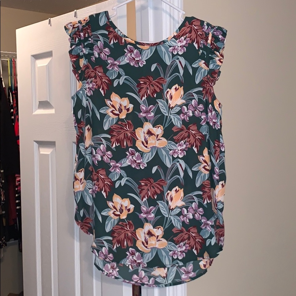 Floral ruffle sleeveless blouse